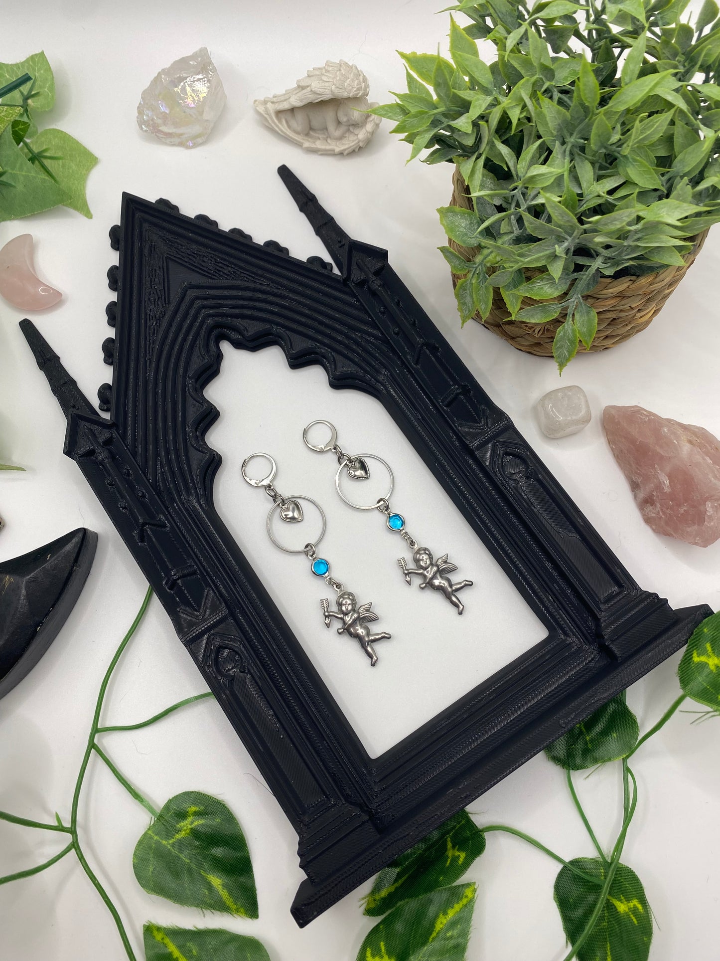 𝔐𝔢𝔩𝔞𝔫𝔠𝔥𝔬𝔩𝔶 𝔏𝔬𝔳𝔢𝔯𝔰 𝔈𝔞𝔯𝔯𝔦𝔫𝔤𝔰𖥔 ݁ ˖