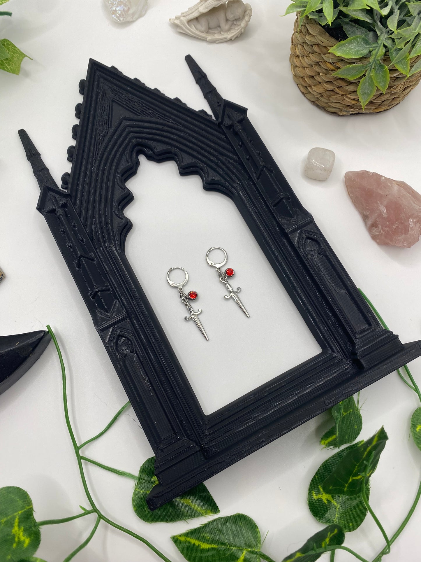 𝔇𝔦𝔞𝔪𝔬𝔫𝔡 𝔈𝔠𝔯𝔲𝔰𝔱𝔢𝔡 𝔇𝔞𝔤𝔤𝔢𝔯 𝔈𝔞𝔯𝔯𝔦𝔫𝔤𝔰 ‎.𖥔 ݁ ˖